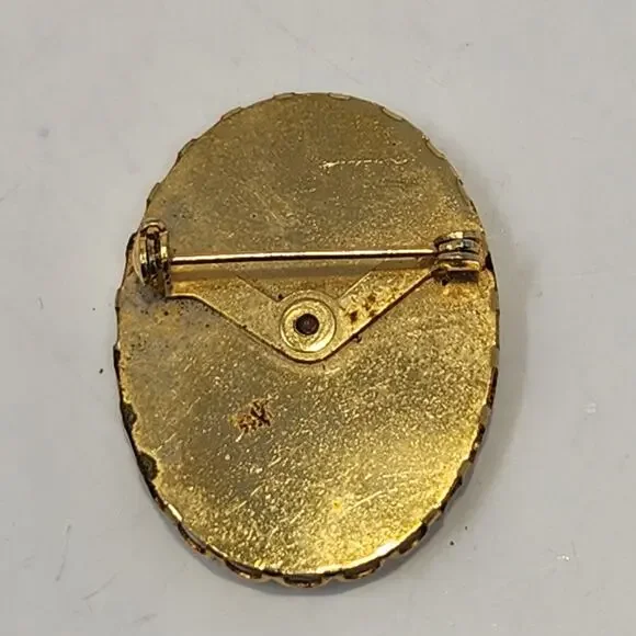 German Shepherd Dog Oval Porcelain Cameo Style Brooch Pin Gold Tone Scalloped - Picture 3 of 4